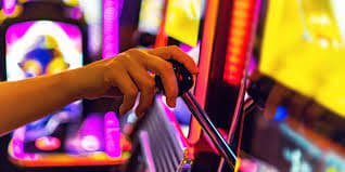 Tangkapan layar aplikasi mobile bidadari29 menampilkan meja kasino langsung blackjack dengan dealer